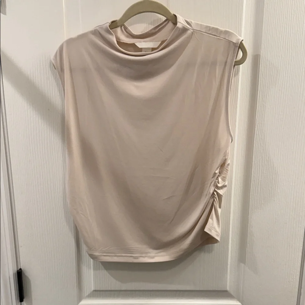 H&M Tank Top - Picture 1 of 3